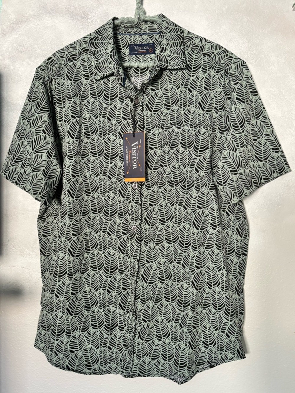 Visitor Premium Collared Button Down Leaf Print Shirt Green Black Large Hawaiian